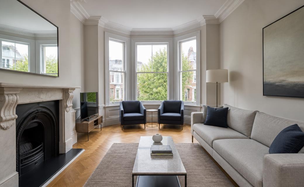 Immaculate London bay-window living room after cleaning